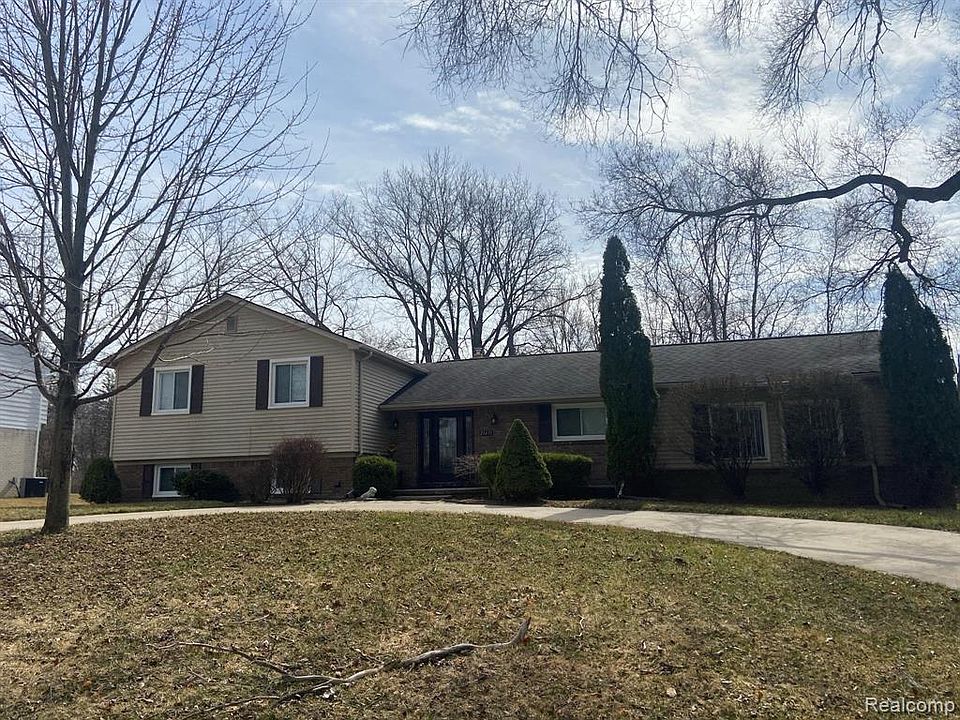 1st image of 21671 Meadow Ln