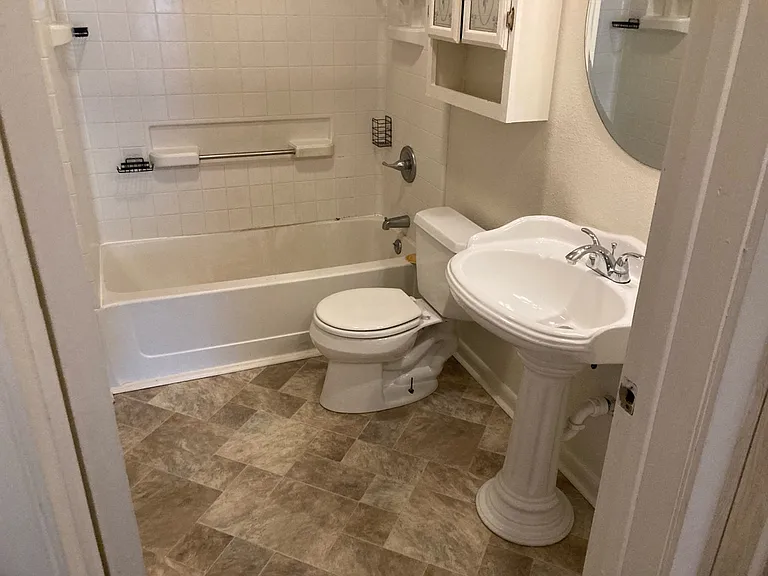 421 Rutherford St — Photo 16