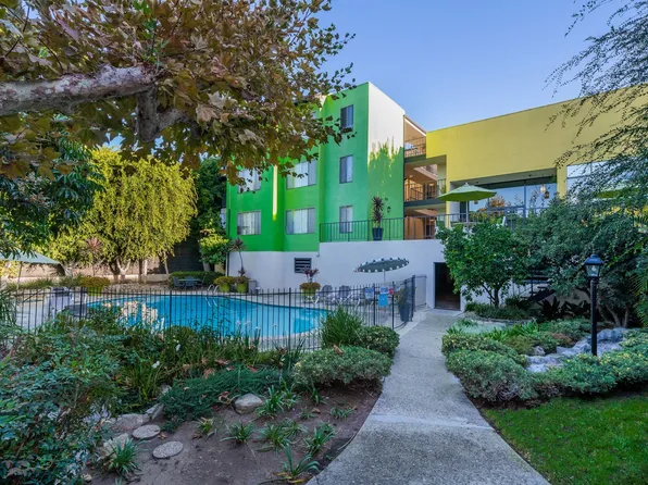 Universe at the Sycamores Apartments