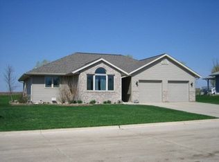 110 W Links Dr, Alta, IA 51002