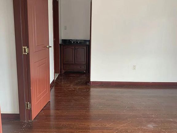 4th image of 2739 Ericsson St