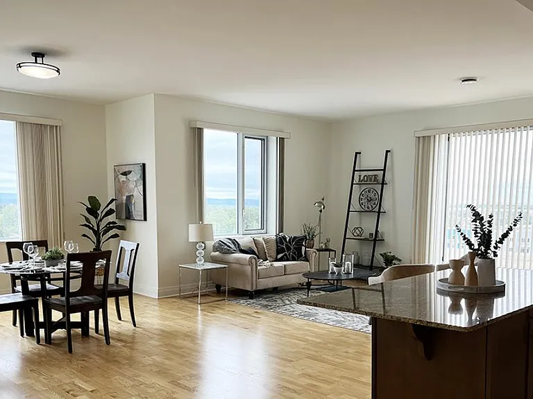 1047 Canadian Shield Ave — Photo 2