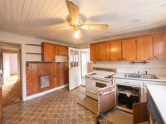 2nd image of 344 Hogans Creek Rd