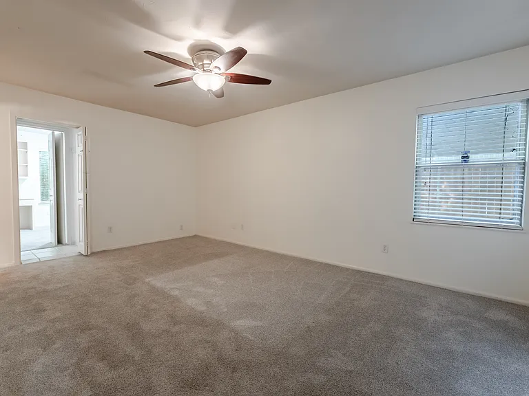 105 E Woodbury Dr — Photo 28