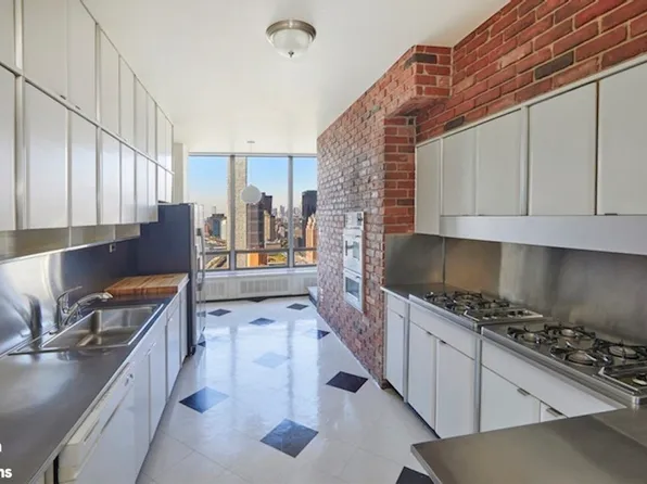 870 United Nations Plaza image 5 of 14