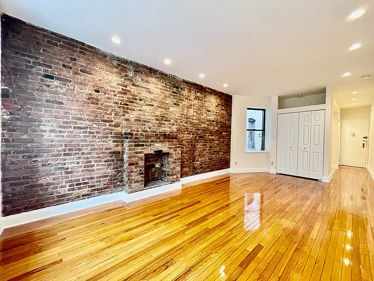 316 E 34th St #5B — Photo 4