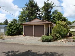 137 N Juniper St, Rockaway Beach, OR 97136