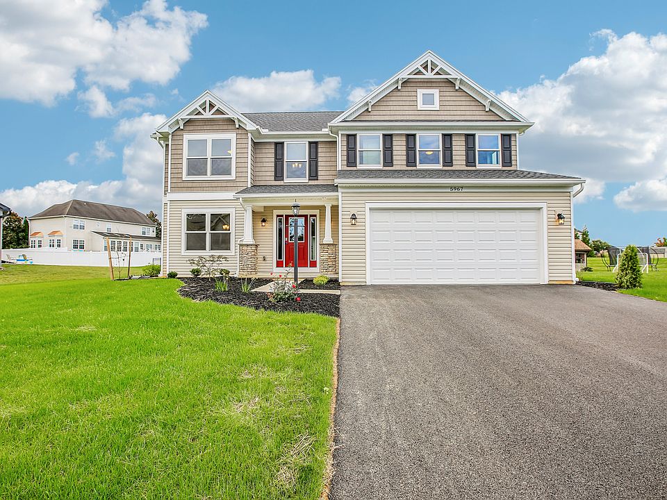Dartmouth-C-Scatt-Cburg-5967-Gabrielle-Exterior-1