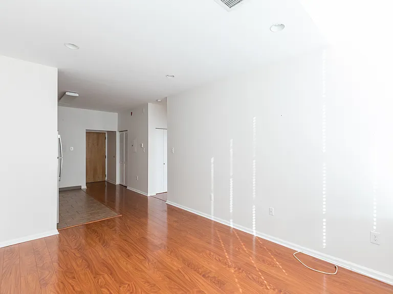 Chandler Apartments — Photo 3