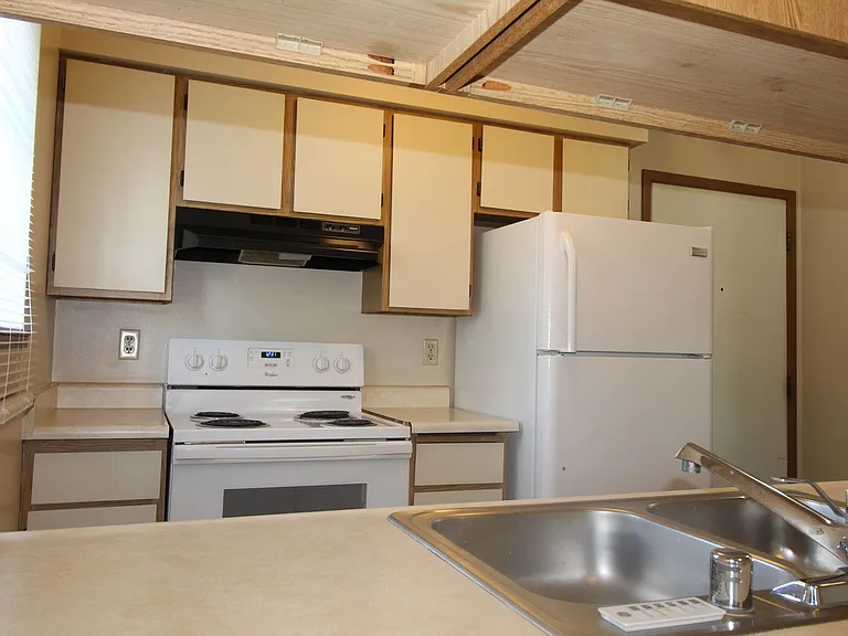 Pineridge Apartments — Photo 15