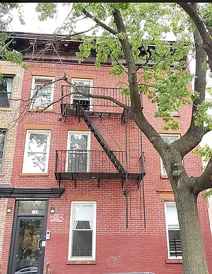 Rented by EXR | media 12