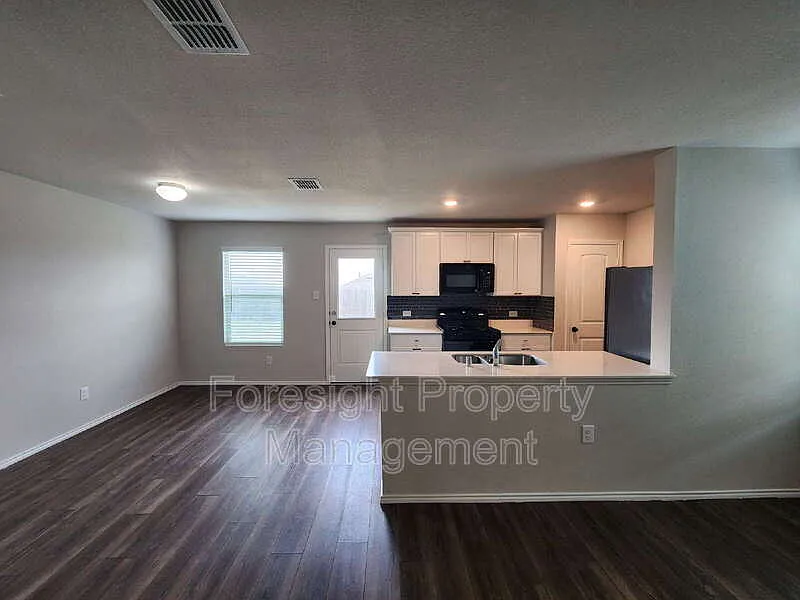 3 bed, 2.0 bath, 1265 sqft, $1,885 — Photo 4