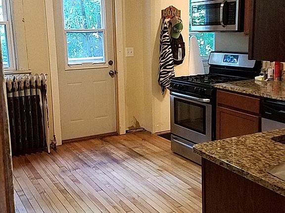 5th image of 1052 25th Ave SE
