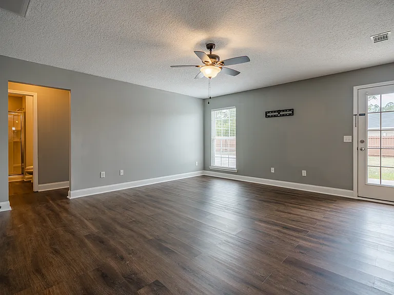 717 Highgrove Ct — Photo 24