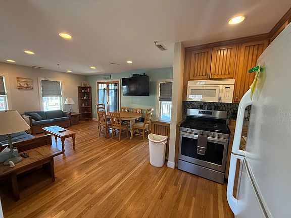 5th image of 36 River Ave #A