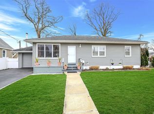 72 Sycamore St, Massapequa, NY
