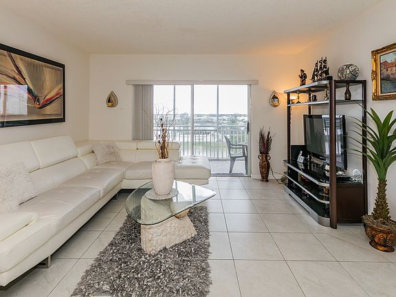4th image of 3800 Hillcrest Dr APT 810