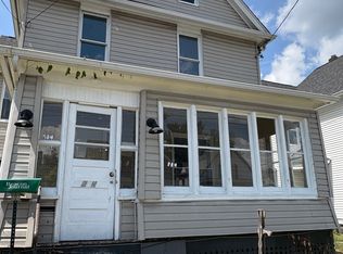 284 3rd St NW, Barberton, OH 44203