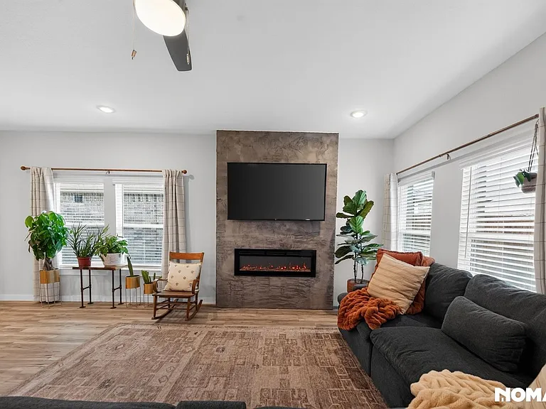 626 Cari Ln — Photo 18