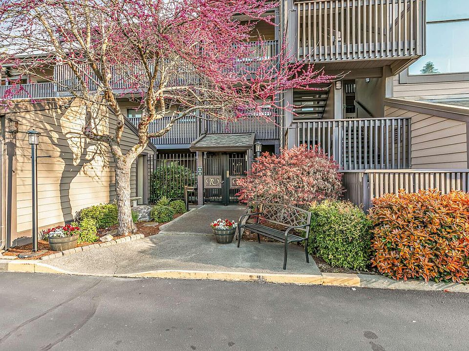 1st image of 115 Rogue River Hwy APT 302