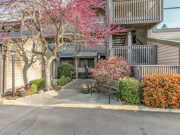 115 Rogue River Hwy APT 302, Grants Pass, OR 97527