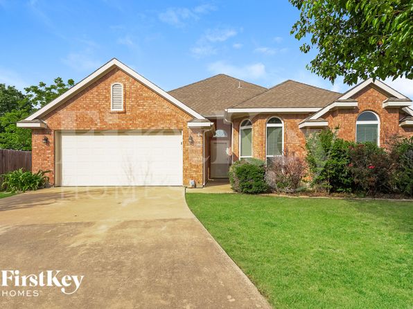 101 Canterbury Dr