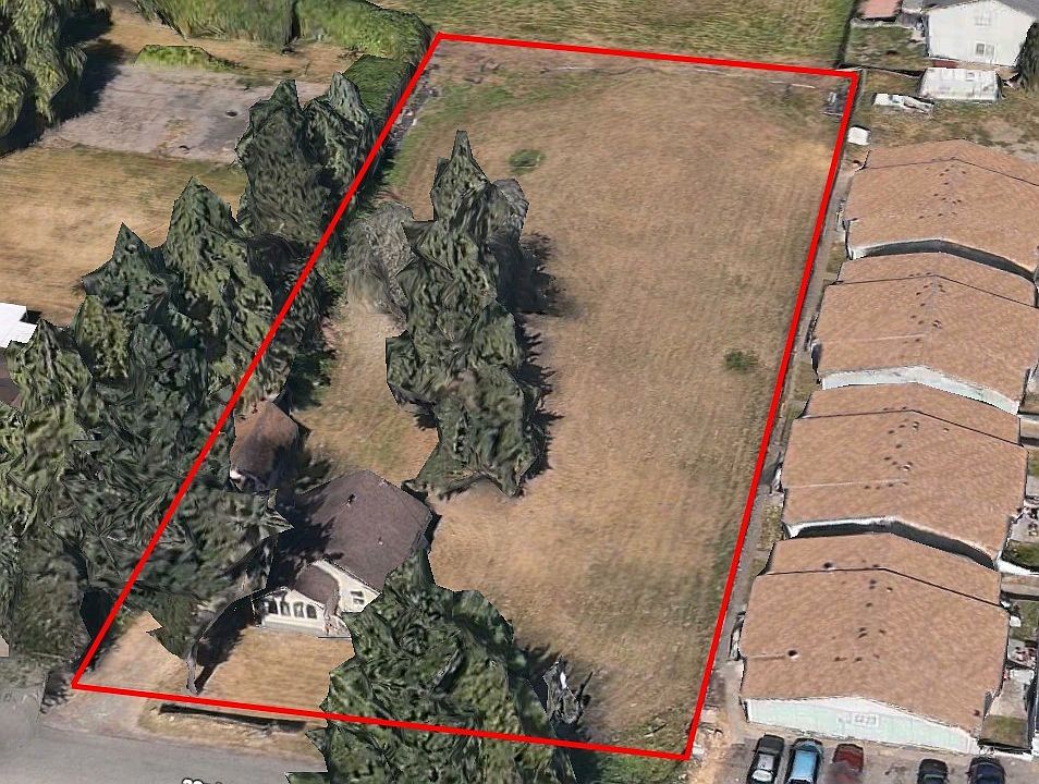 Approximate lot lines are drawn in.  Buyer must verify actual property boundaries. 