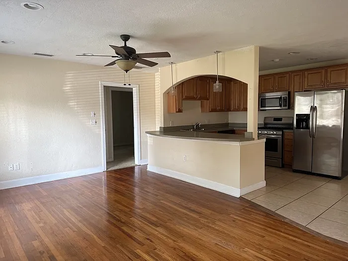 815 W Plymouth St — Photo 4