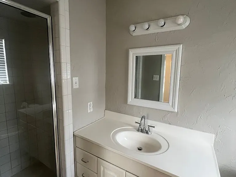213 Cindy Ann St — Photo 6