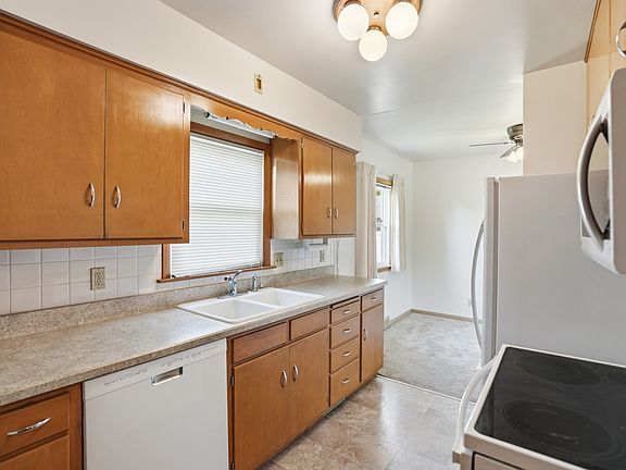 5th image of 2132 N Elsie Ave