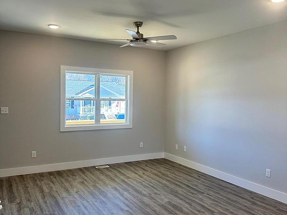 4th image of 102 Savannah Cv