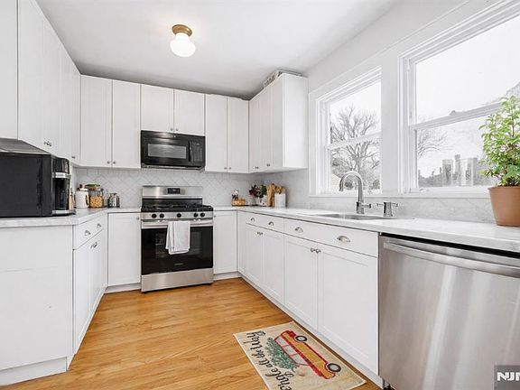 3rd image of 6 Franklin Ave