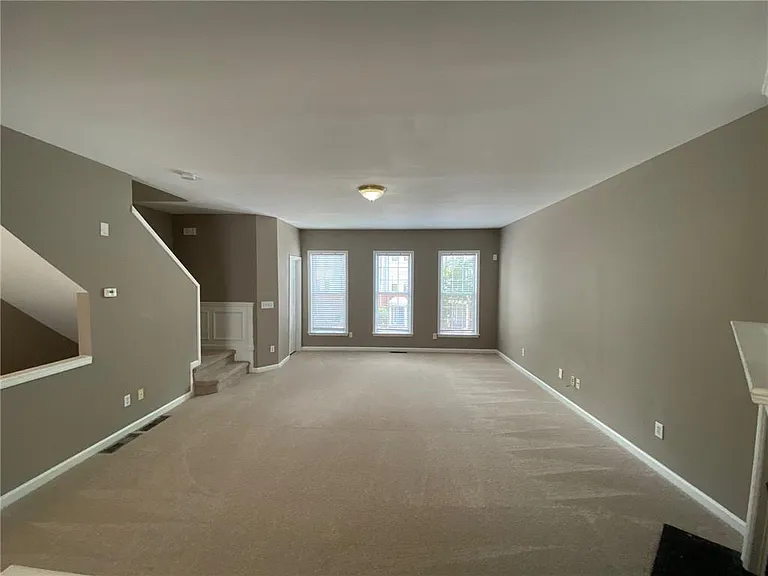 4019 Howell Park Rd — Photo 4