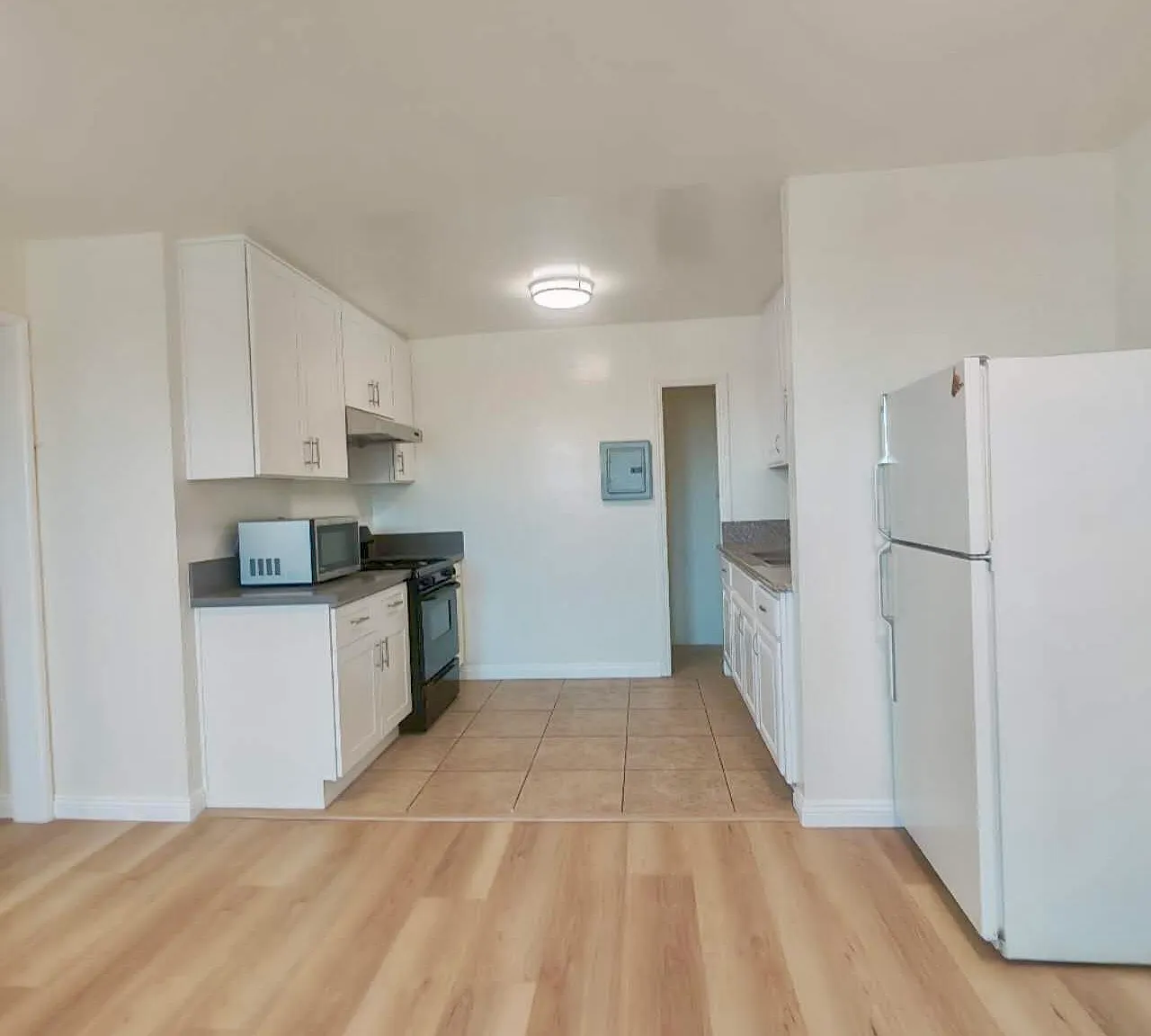 505 N Marengo Ave — Photo 3