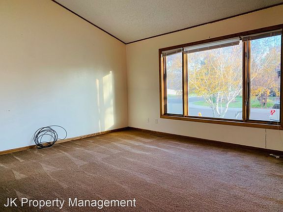 5th image of 621 Coyote Ln
