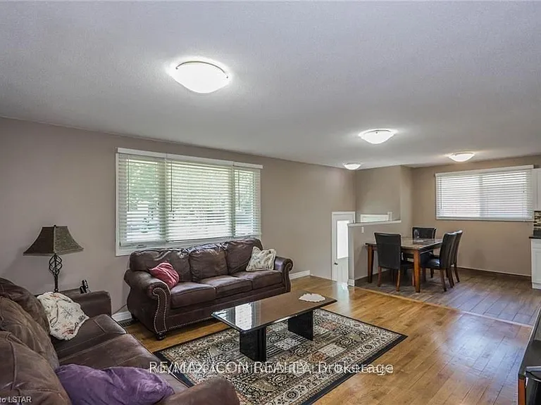 12 Garland Cres #MAIN — Photo 3