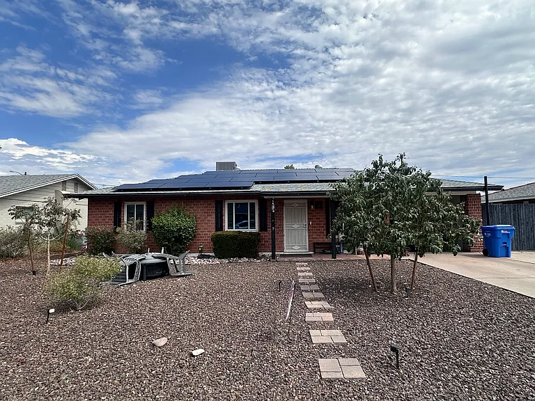 2116 W Avalon Dr — Photo 5