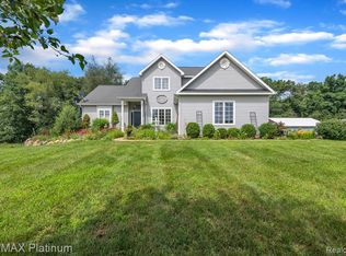 3133 Crooked Lake Rd, Howell, MI 48843