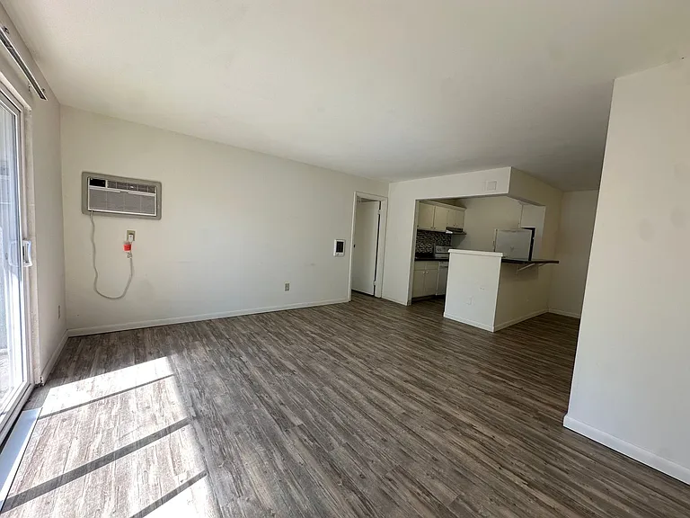 University Park Apartments near Cornell University — Photo 162