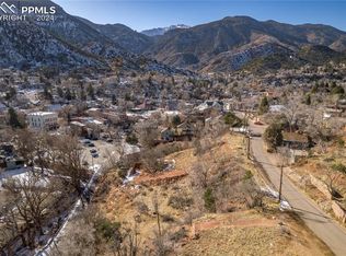 121 Lovers Ln, Manitou Springs, CO 80829