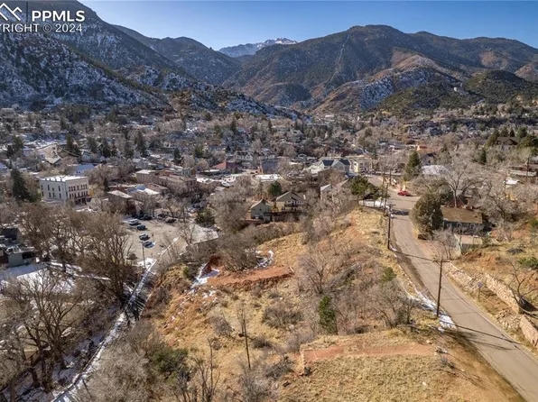 121 Lovers Ln, Manitou Springs, CO 80829