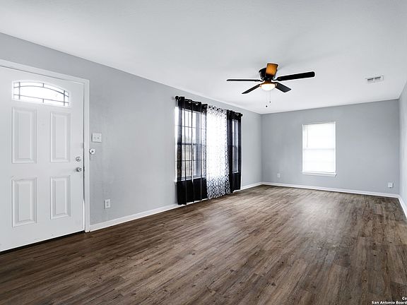 3rd image of 822 ROCKWELL BLVD