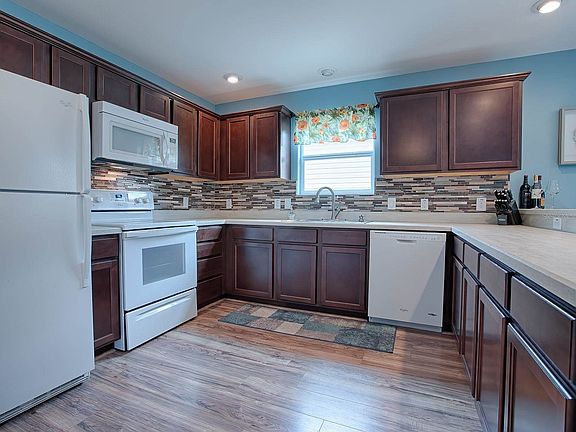 4th image of 849 Amber Ct #942