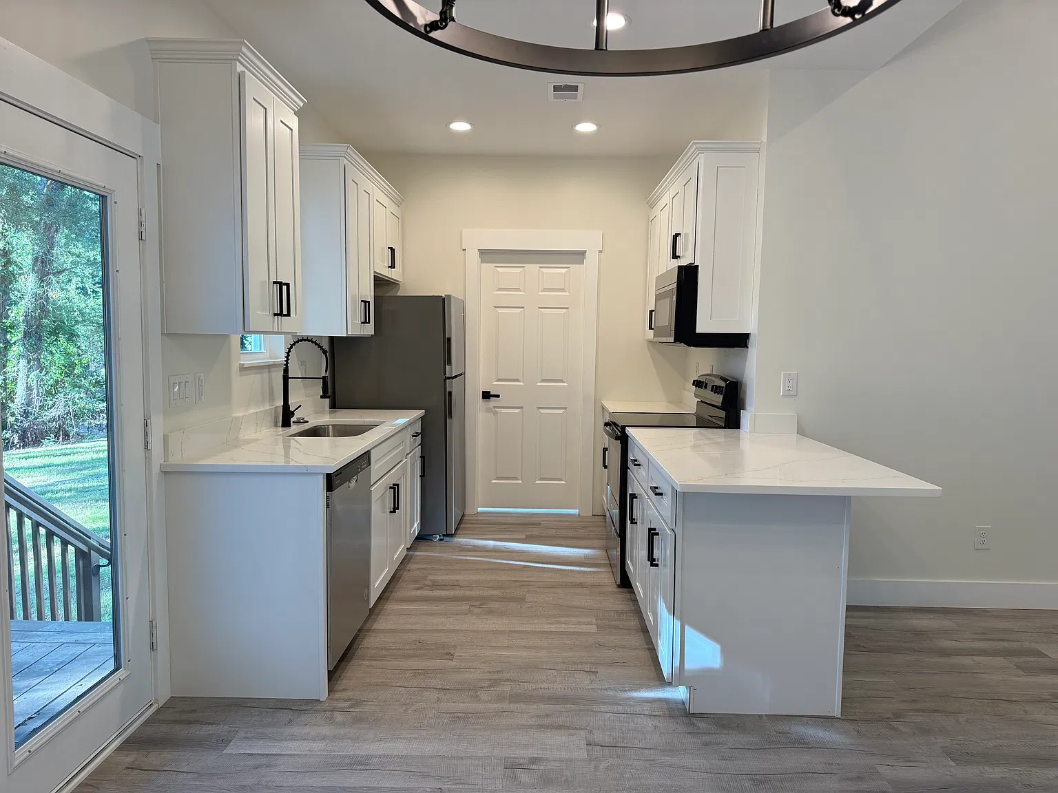3 bed, 1350 sqft, $2,050 — Photo 3