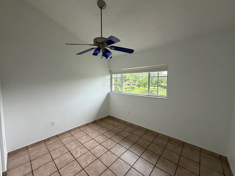 14279 Kendale Lakes Cir — Photo 25