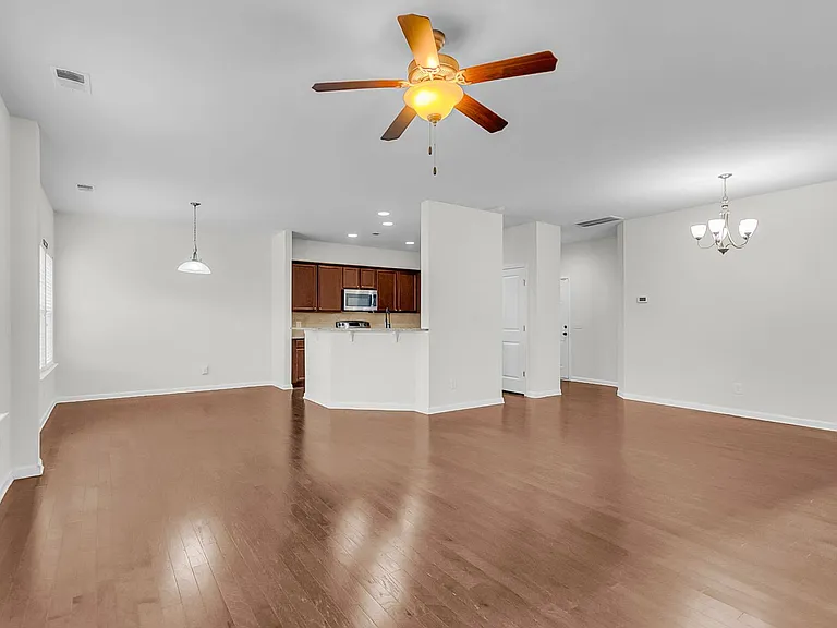 212 Longford Dr — Photo 14