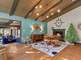 220 E Green Tree Rd, Fox Pt, WI 53217