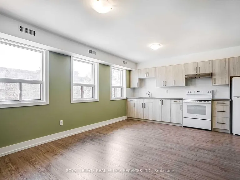 86 Givins St #UPPER — Photo 13