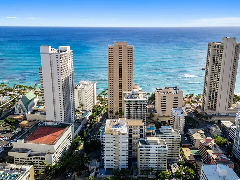 Kuhio Ave — Photo 45