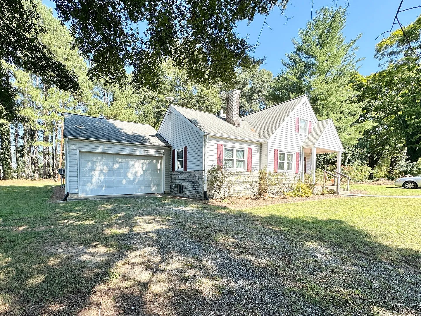 Summerfield 2BR Home with Bonus Space & Storage - Lawncare Included! — Photo 3